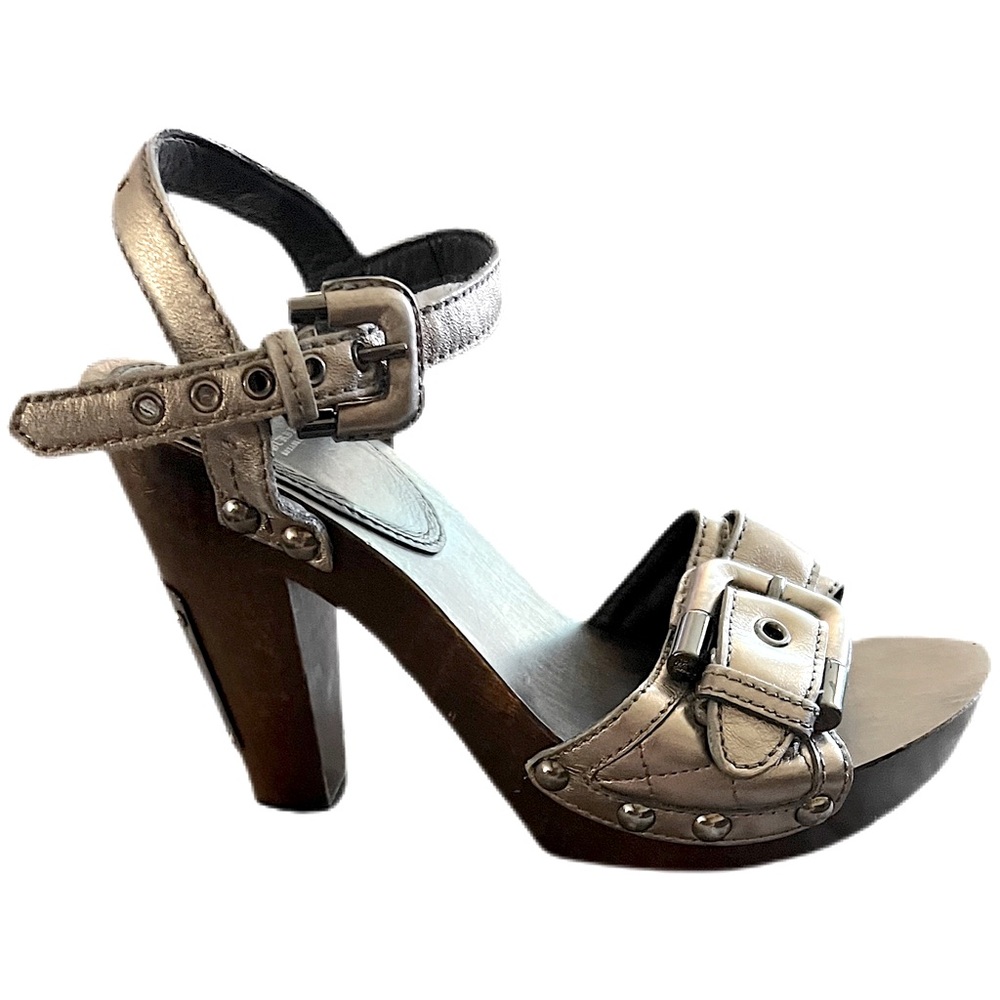 Burberry
Platform Sandal